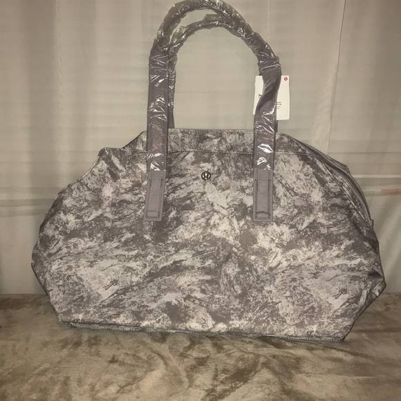 lululemon athletica Handbags - Lululemon Go Getter bag